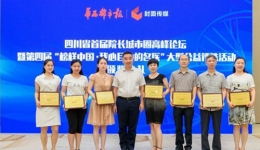 热烈祝贺吕群主任和严凤英副主任医师喜获“名医”奖项